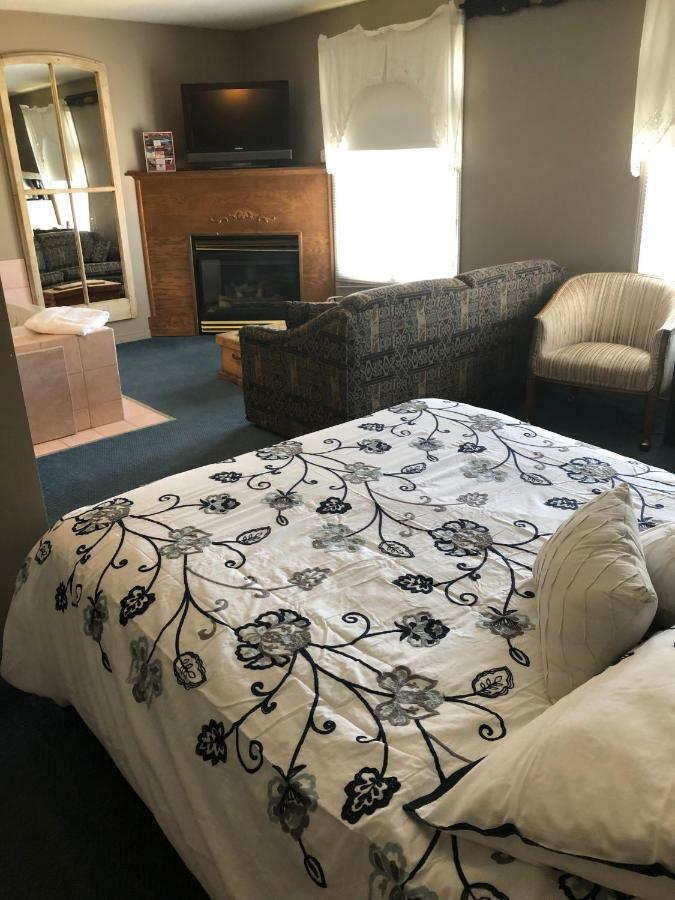The Bobcaygeon Inn Esterno foto